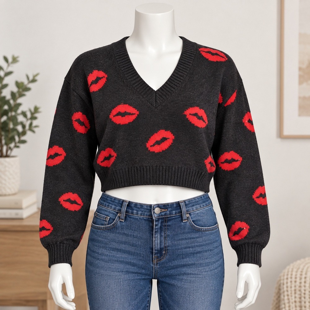 Madden NYC Cropped Sweater Womens Medium Black Red Lips V-Neck Knit Pullover